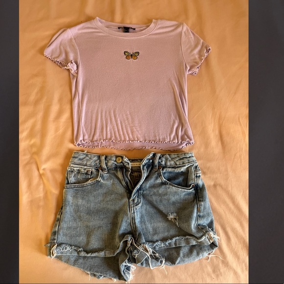 Girls large Forever 21 purple butterfly shirt and size 24 PacSun mom shorts - Picture 1 of 5